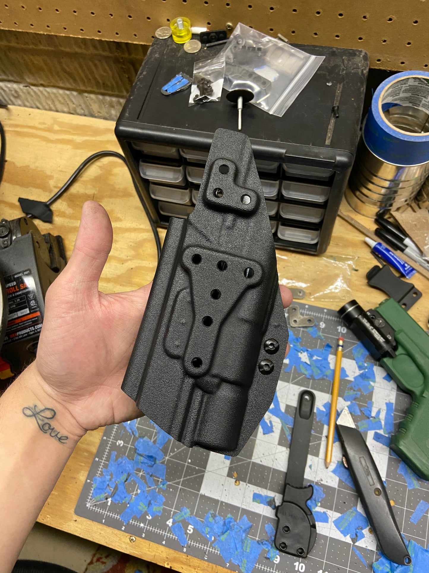 (OWB) Outside-The-Waistband Holster