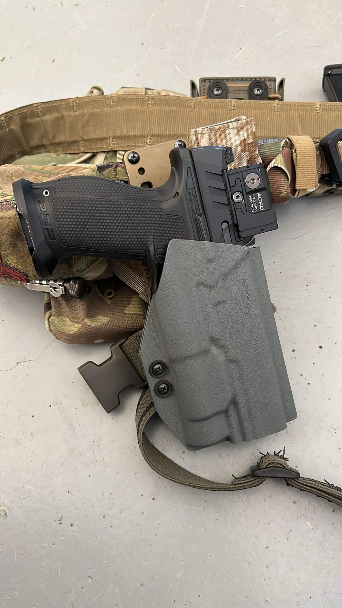(OWB) Outside-The-Waistband Holster